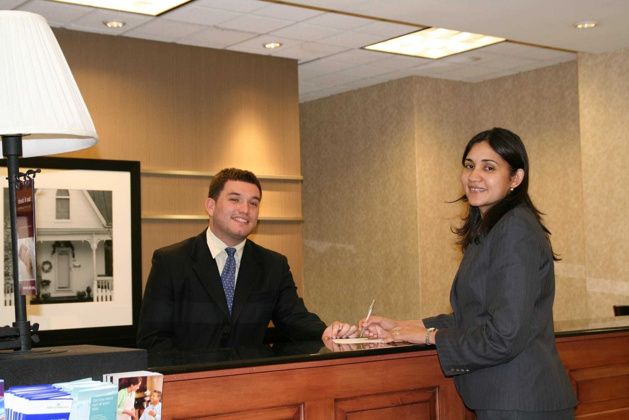 Hampton Inn & Suites By Hilton - Rockville Centre Buitenkant foto